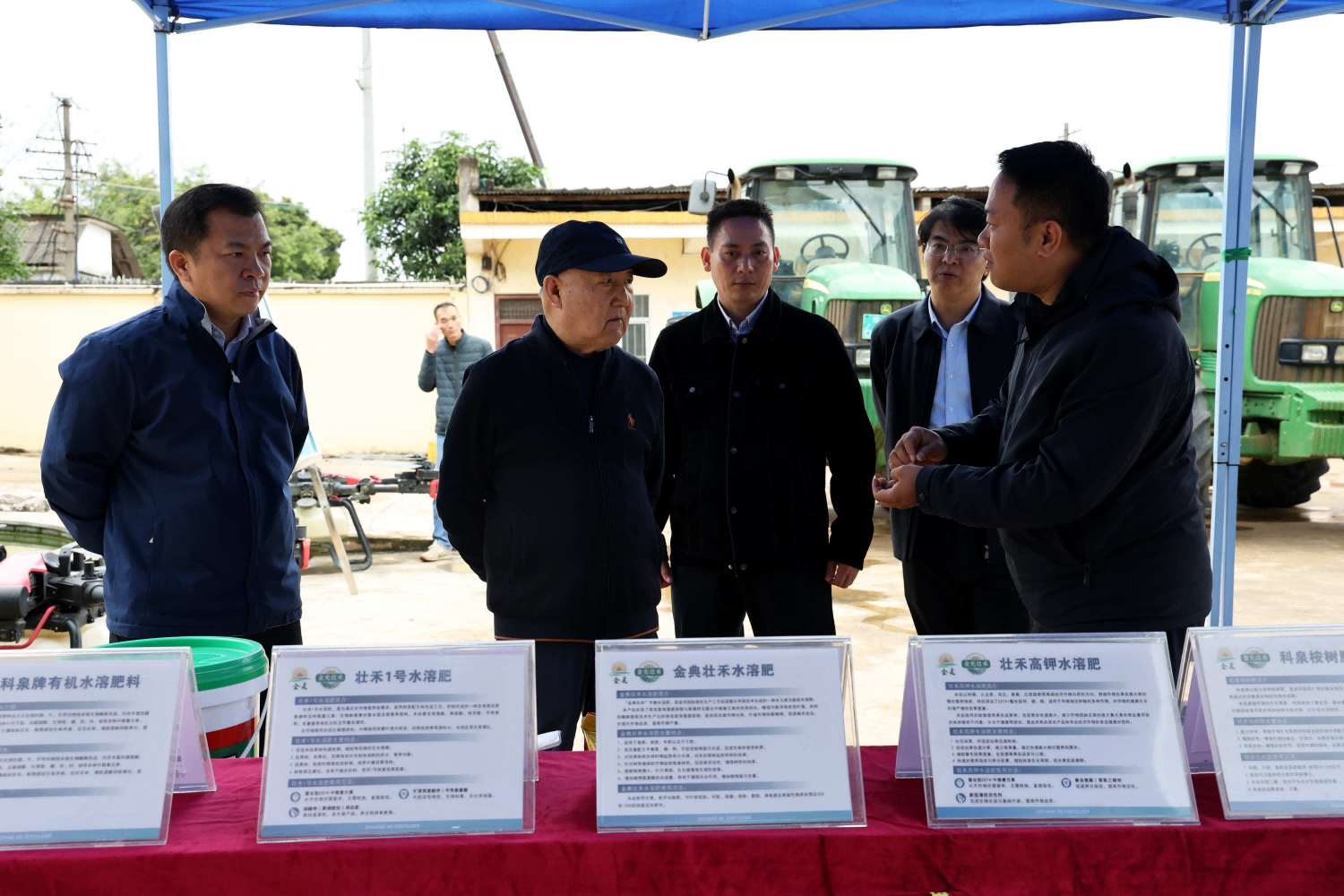 劉成果、王生到金光農(nóng)場公司調(diào)研